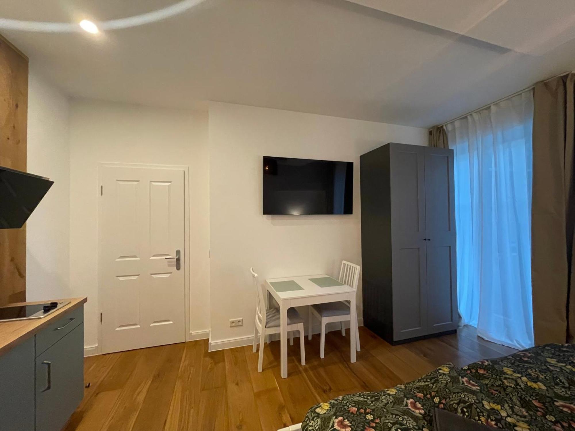 Boutique Hotel Pension Luisengruen Kueche 1Gbs Wlan Netflix Disney Magentatv Кемниц Екстериор снимка