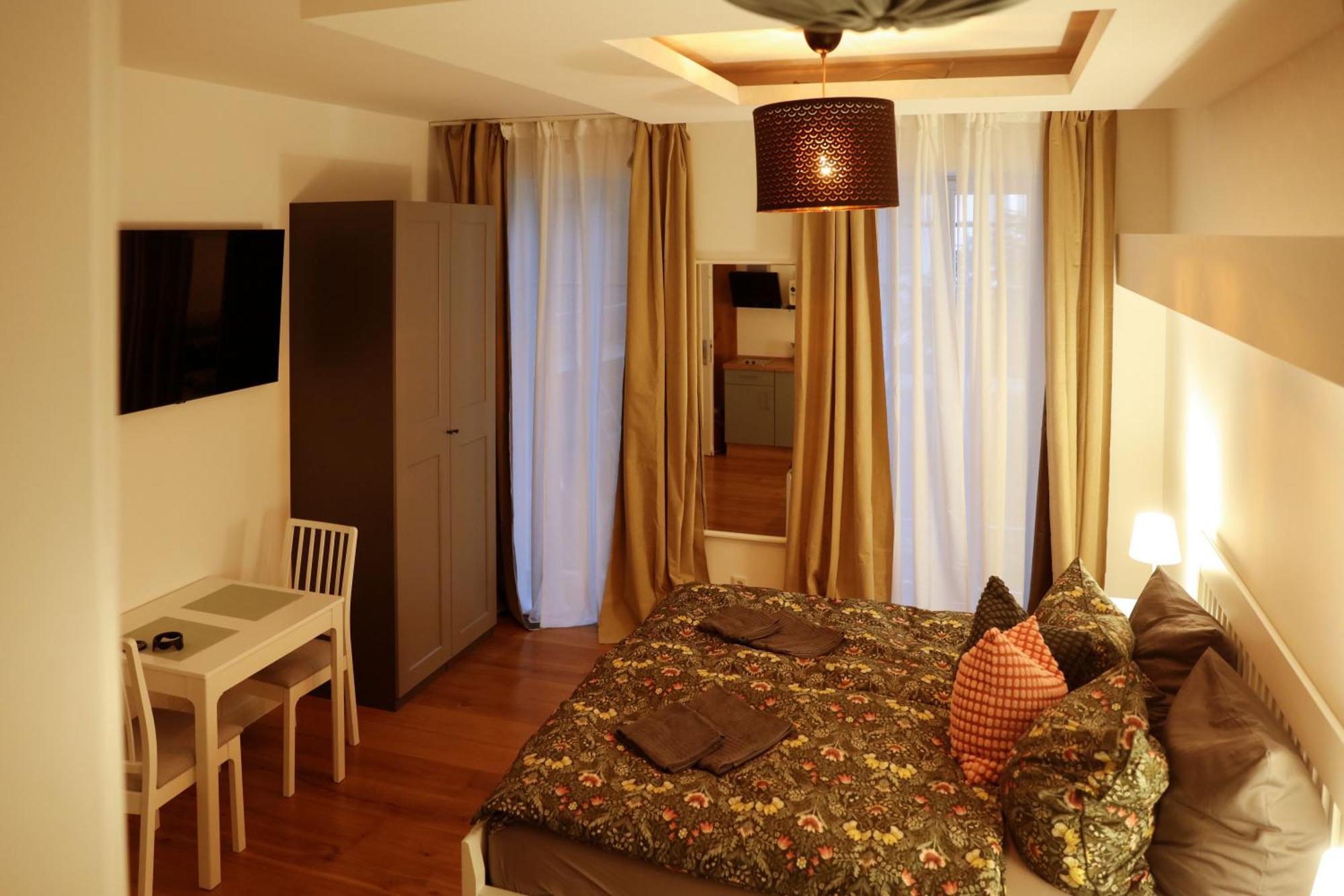 Boutique Hotel Pension Luisengruen Kueche 1Gbs Wlan Netflix Disney Magentatv Кемниц Екстериор снимка